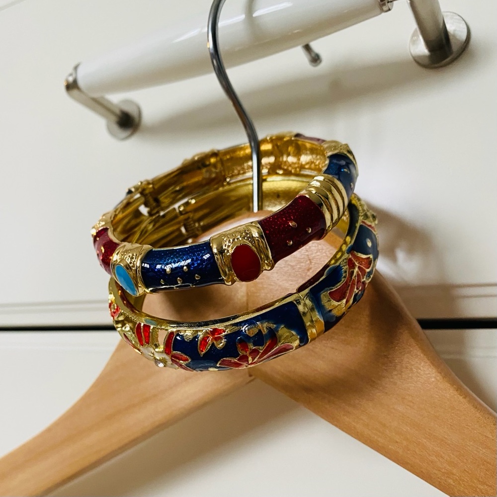 Two enamel hinged bangle bracelets - Picture 9 of 10